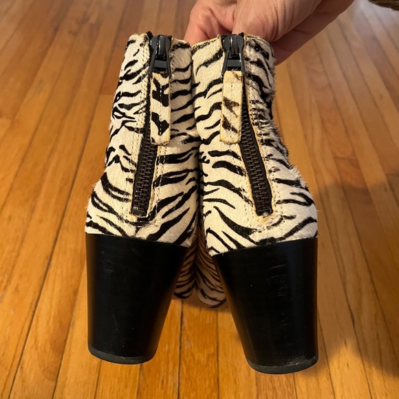 Dolce Vita Zebra Print Ankle Boots - Sz 8.5 - Picture 7 of 9